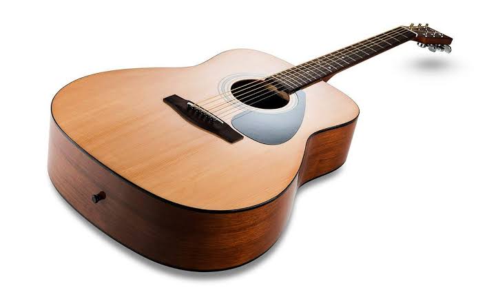 Yamaha F310 natural full size acoustic guitar