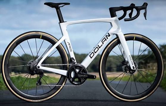Aerodynamic carbon road bike