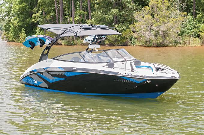 Yamaha 242X wakeboat