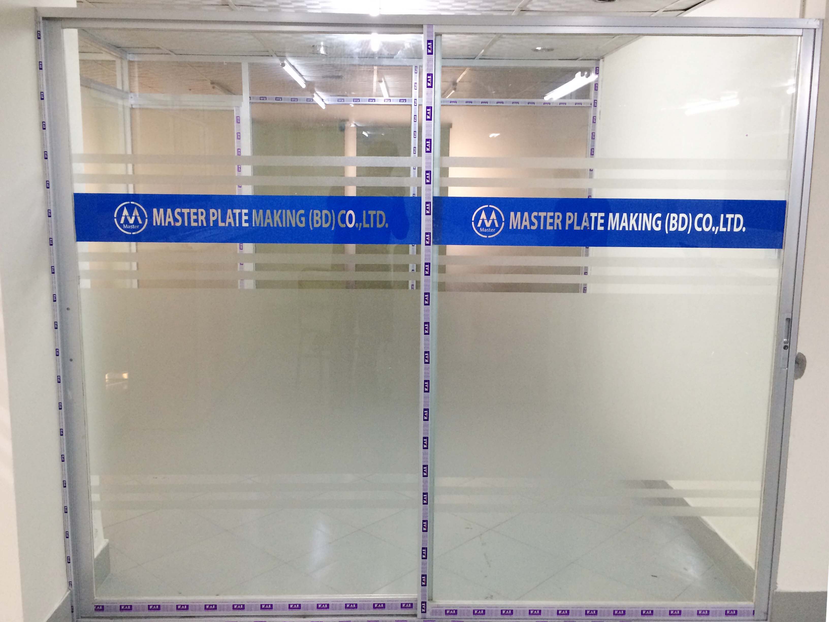 Frameless Tempered Glass Office Partition & Patch