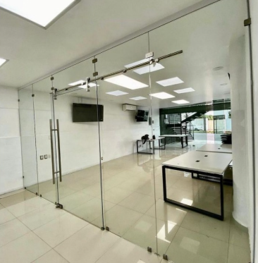 Frameless Tempered Glass Office Partition & Patch Doors
