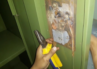 Doorstep Steel Almirah Lock Repair